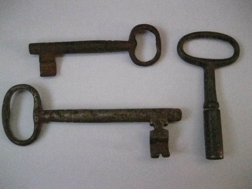 Cast Iron Keys - Skeleton Keys Old Locks & Clock Key - Picture 3 of 9