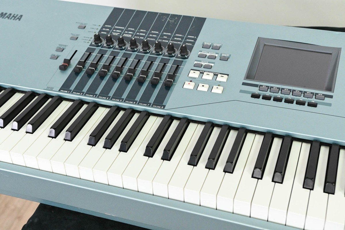 Yamaha Motif XS8 88-Key Synthesizer Keyboard Workstation Yamaha Motif XS8 88-Key Synthesizer Keyboard Workstation