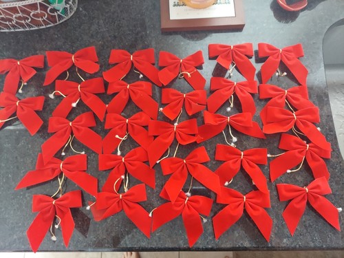 LOT OF 27 RED VELVET BOWS GIFT/DECORATIVE 