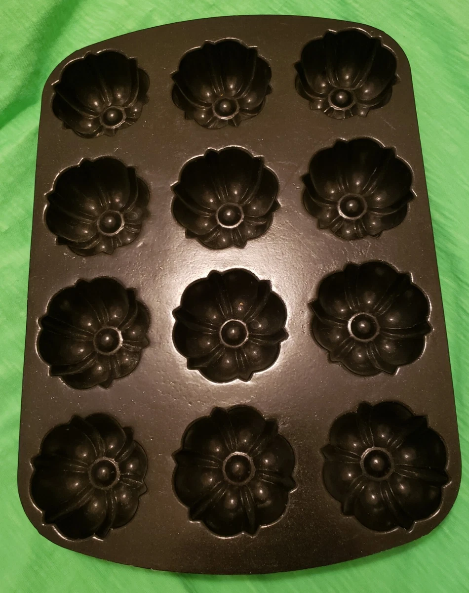 Nordic Ware Mini Bundt Cupcake Pan