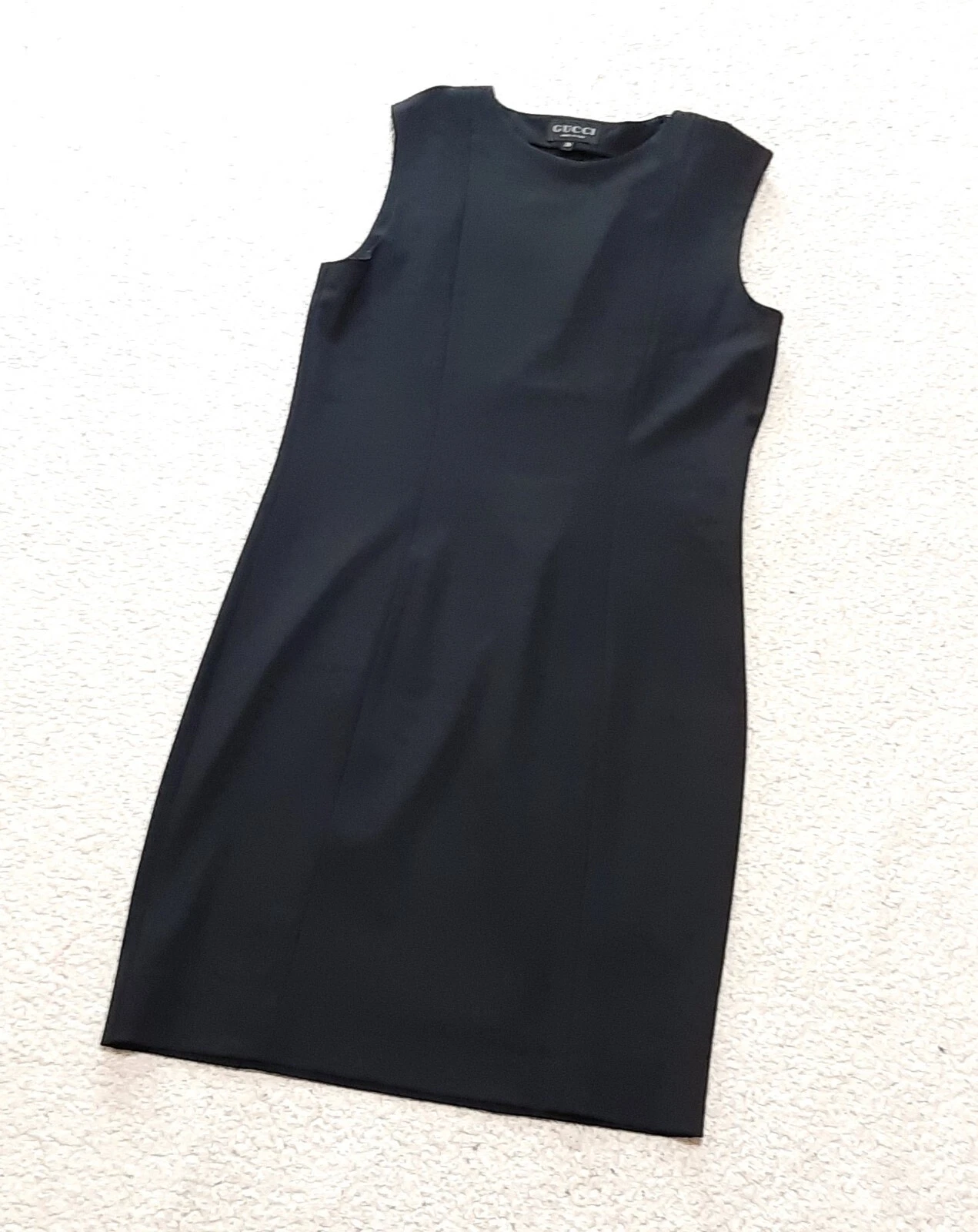 Robe noire Gucci matériau laine taille 38 très bon état made in Italy