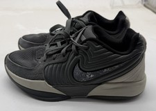 nike ja 2 Black Youth Size 6 Basketball Shoes