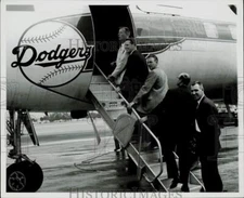 1959 Press Photo Cincinnati Reds Baseball Players board Plane for Havana