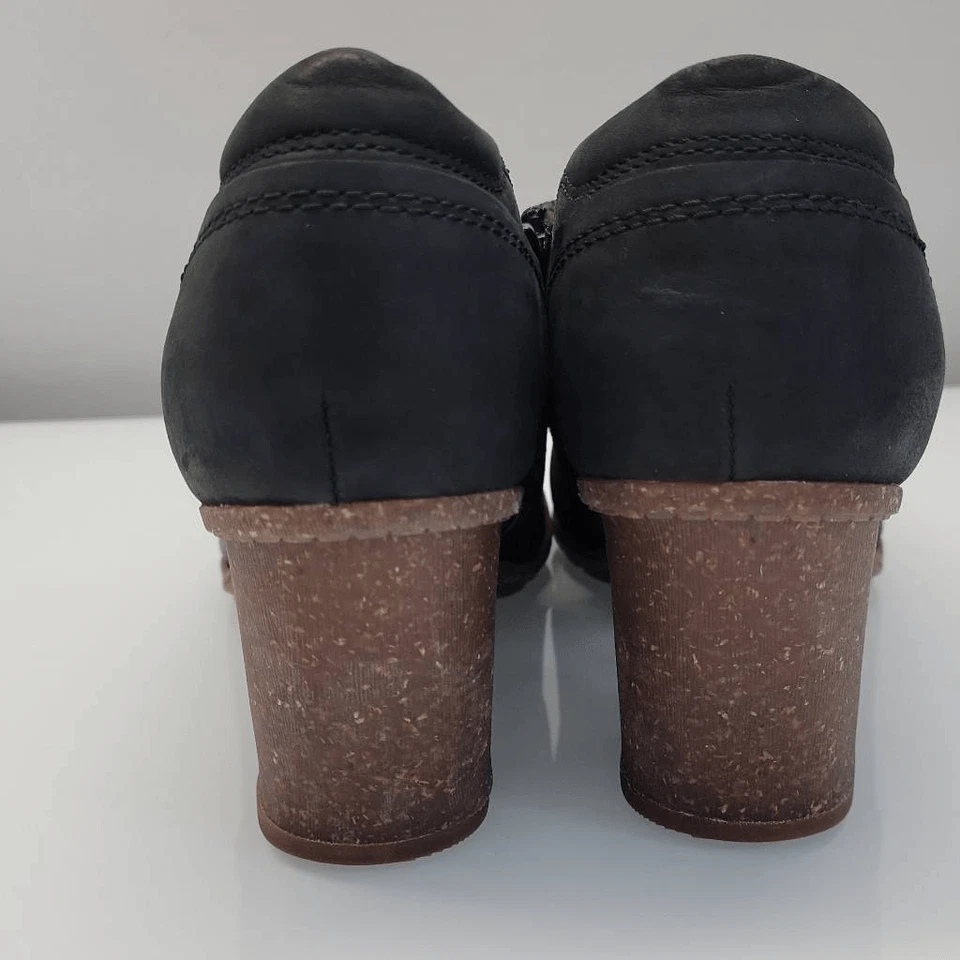 Женские ботильоны Clarks размер 10 черные нубуковые кожаные контрастные креповые резиновые подошвы - Изображение 4 из 4