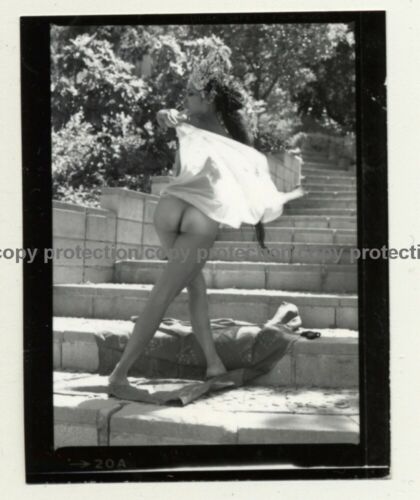 Pretty Indian Nude With Headdress & Scarf *3 (Vintage Contact Sheet Photo 1970s) - Bild 1 von 1
