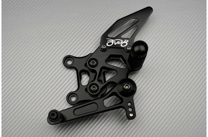 Commandes reculées réglables Aprilia RSV4 pour optimiser l'angle d'inclinaison