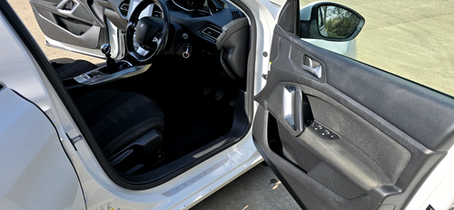 PEUGEOT 308..ESTATE. HDI BLUE LOW MILES CAM BELT DONE FSH - Picture 13 of 18