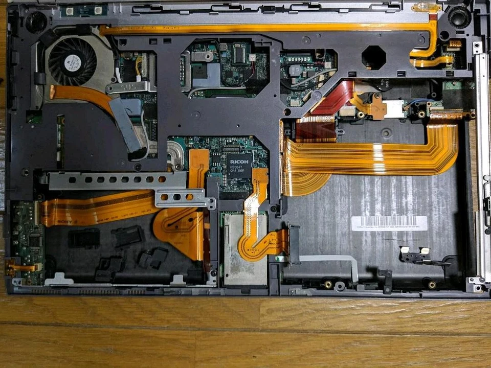 VAIO Type Z VGN Z91JS No HDD RAM 8GB Intel Core 2 Duo P9600 2.66GHz AC adapter - Image 3 of 4