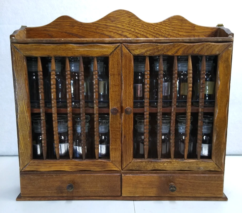 Armario de pared vintage para boticario de madera Holmar, 18 frascos, 2 cajones Foto 2 de 4