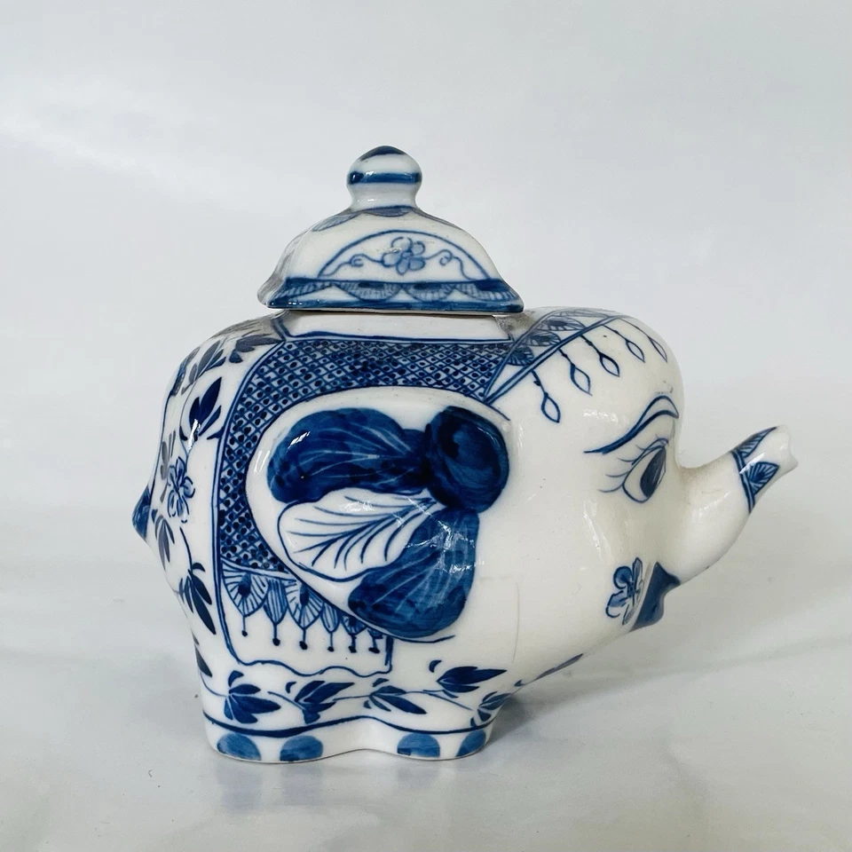 Tetera artesanal vintage pintada a mano de cerámica azul y blanco elefante chinoiserie Foto 3 de 4
