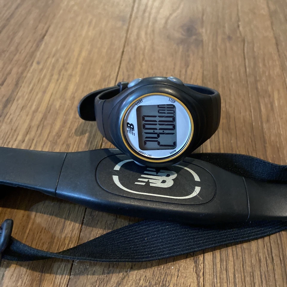 Reloj monitor de ritmo cardíaco New Balance con correa para el pecho para correr entrenamiento NX301 Foto 2 de 4