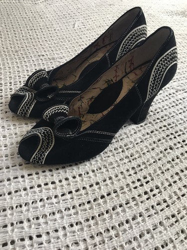 Miss L Fire Size 7.5 Black & White Embroidered Hee