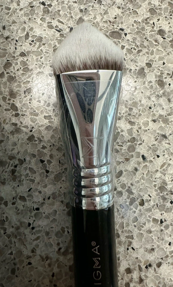 Cepillo Kabuki SIGMA 4DHD Negro 1 pieza TAMAÑO COMPLETO; Caja Sellada $27 Foto 2 de 4