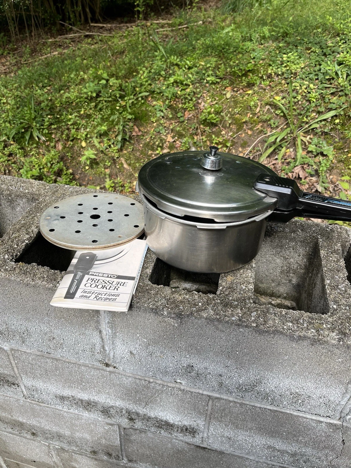 PRESTO STAINLESS STEEL PRESSURE COOKER 8.5" WIDE 4" DEEP MODEL 0134001 Nice
Opens in a new window or