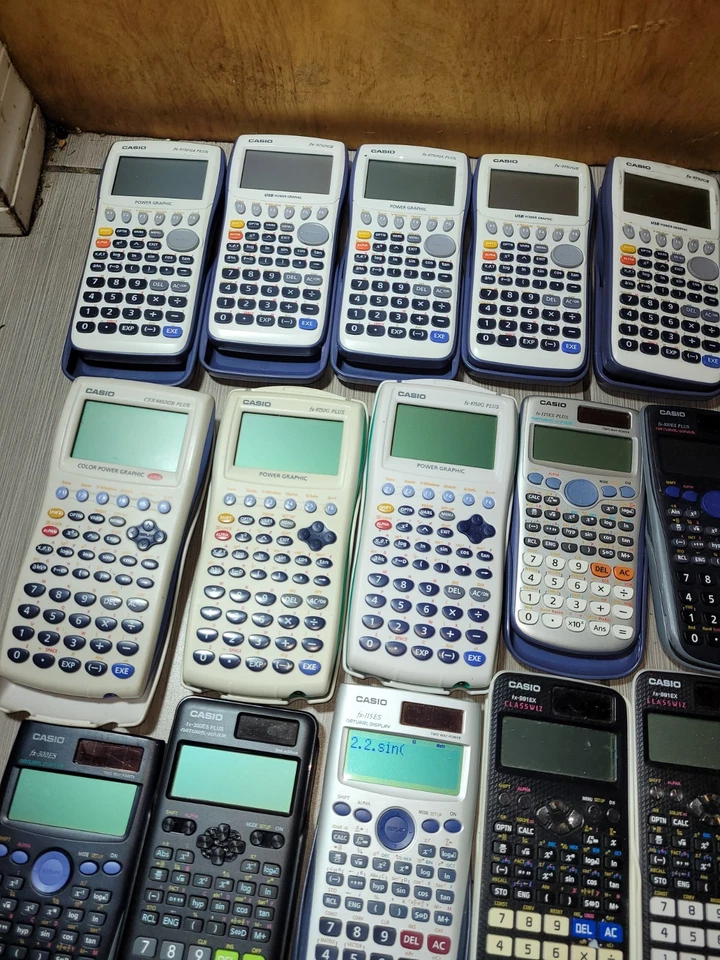 Lot 40 Casio fx-9750GII Graphing Calculator White hp sharp and more used - Image 2 of 4