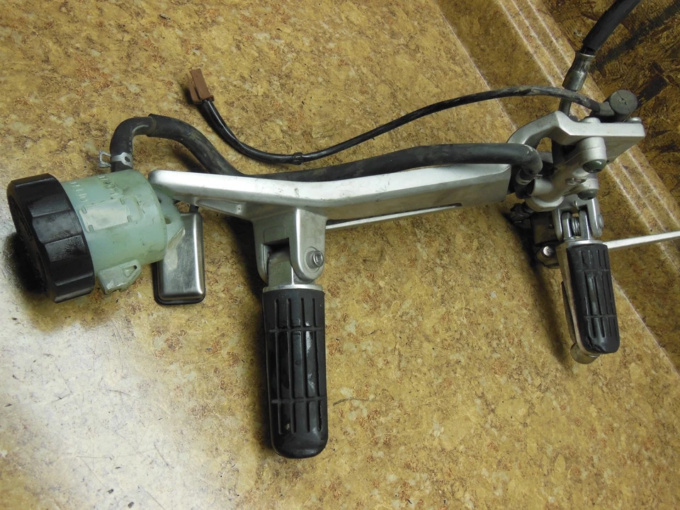 Yamaha FJR1300 FJR 1300 2007 pedal delantero trasero montaje clavija freno cilindro maestro 07 Foto 2 de 3