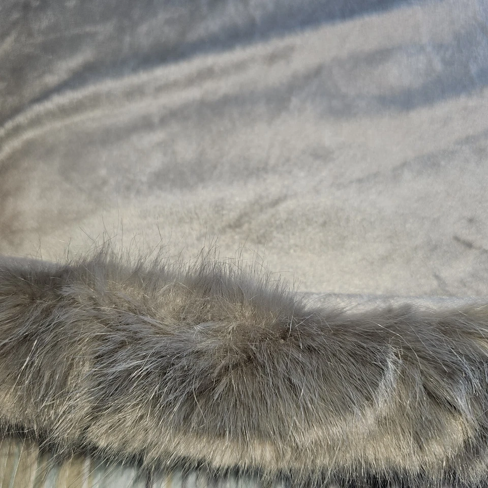 Tahari 人造毛皮毛毯柔软灰色双面 49 x 60  — 第 4/4 张图片