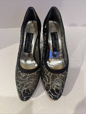 VINTAGE STUART WEITZMAN FOR MARTINIQUE BLACK LACE SILVER SHIMMER PUMPS SIZE 8