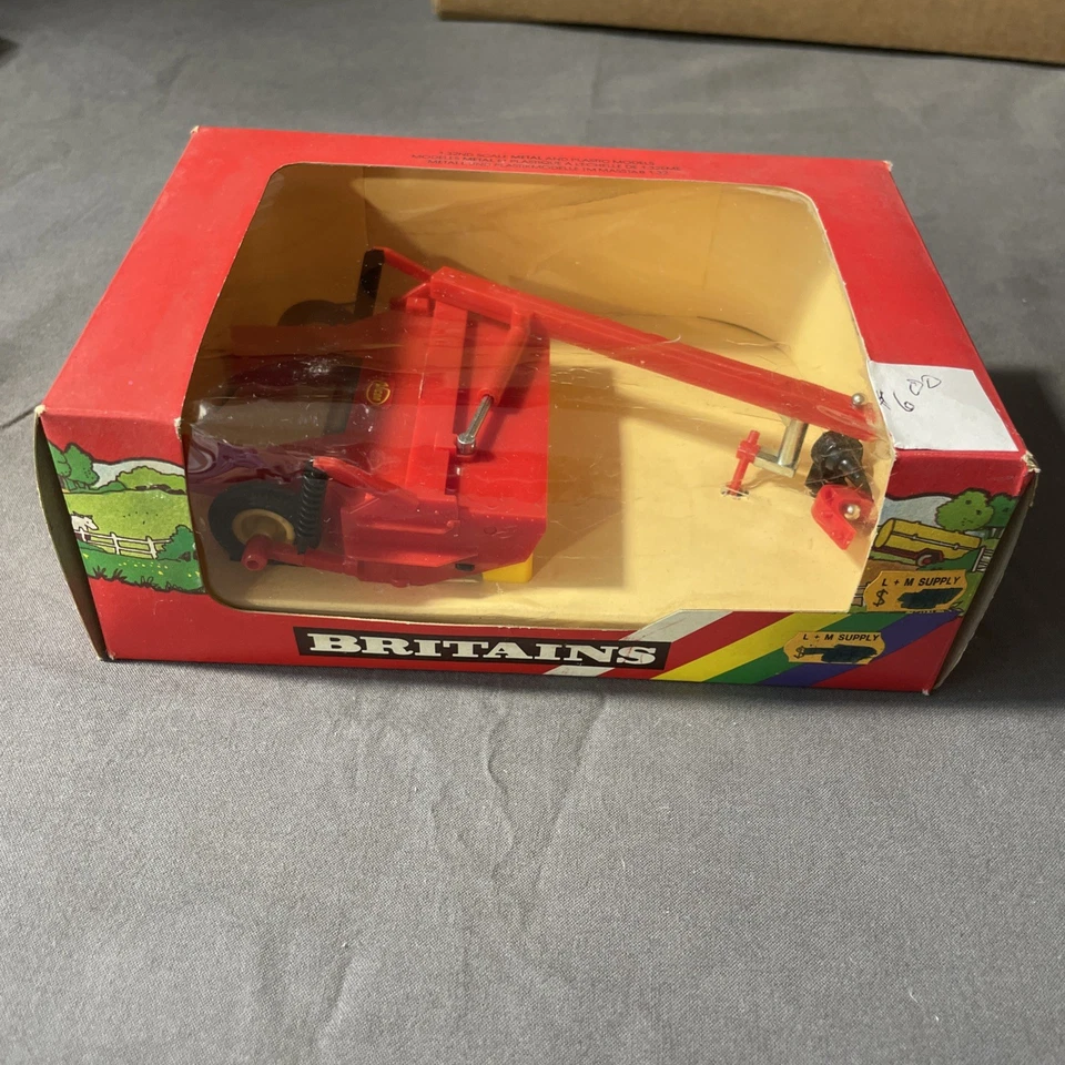Britains 9531 1:32 Scale Model of Vicon KM321 Grass Mower Vintage - Image 2 of 4