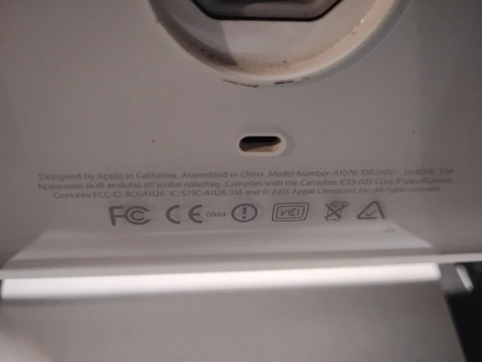 Apple iMac 20" Desktop - A1076. 2005) - Image 4 of 4