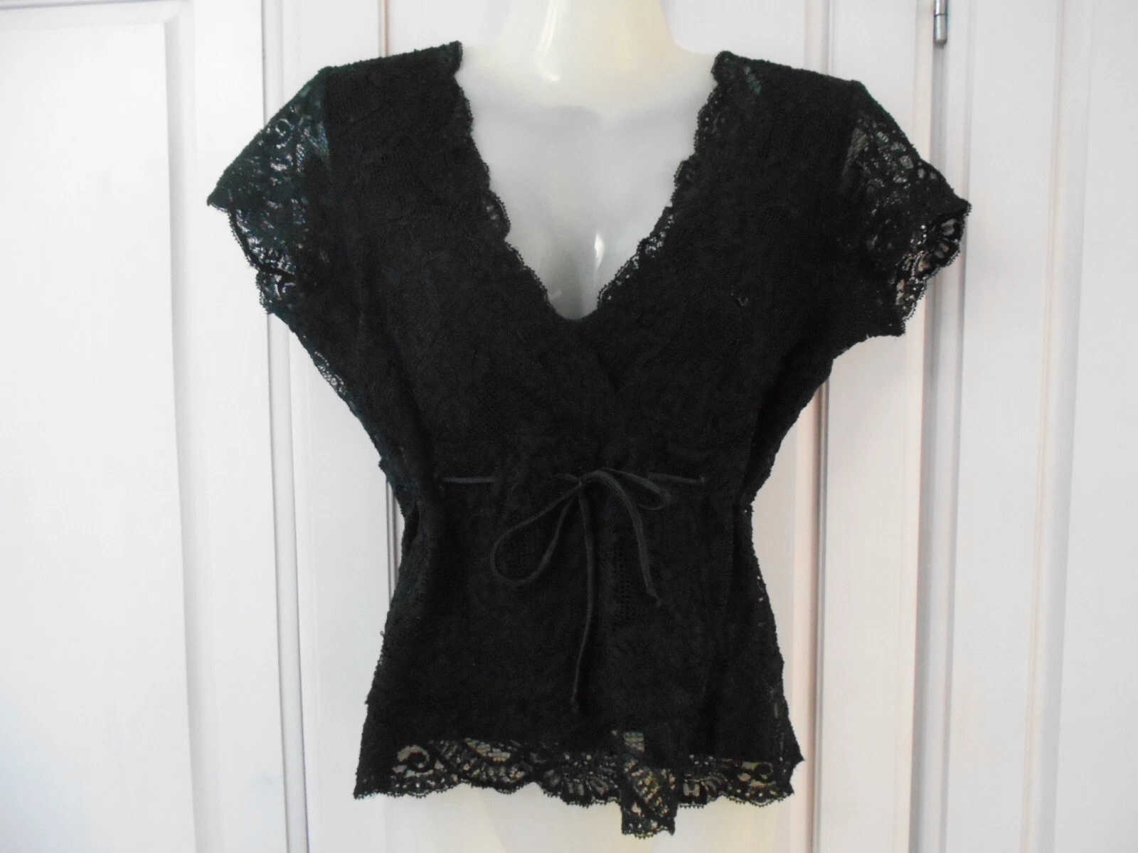 Top Kay Celine nero in pizzo maniche corte cravatta vita anteriore avvolgente collo a V UK8 10