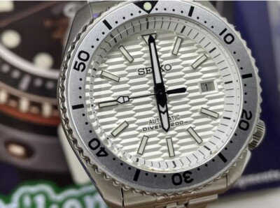 Seiko schwarze Herrenuhr 7002-7001 generalüberholt Mod weißes Textur-Zifferblatt klassisch