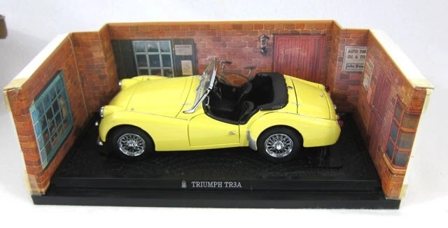 TRIUMPH TR3A - YELLOW - KYOSHO 1:18 SCALE DIE-CAST CAR SERIES - IN ORIGINAL BOX - Image 2 of 4