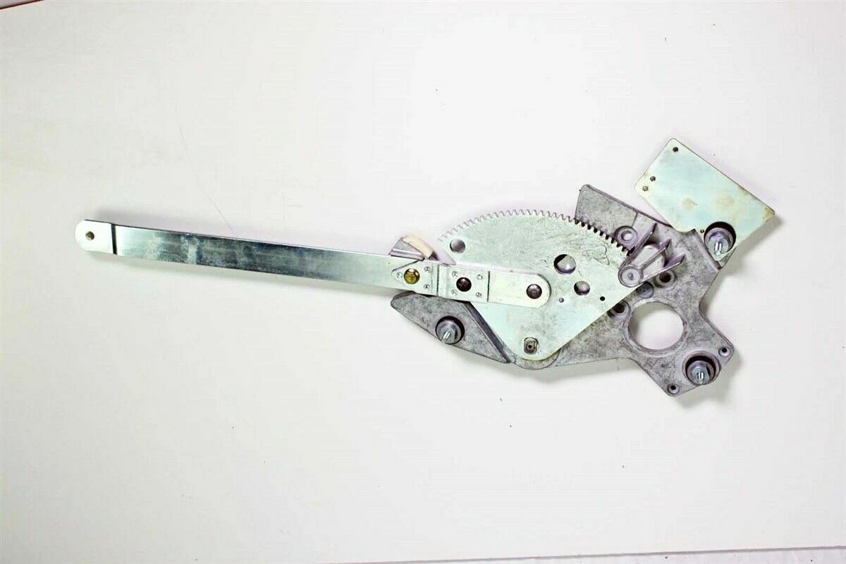 Mercedes Electric Window Regulator Front Right New OEM W108 W109 