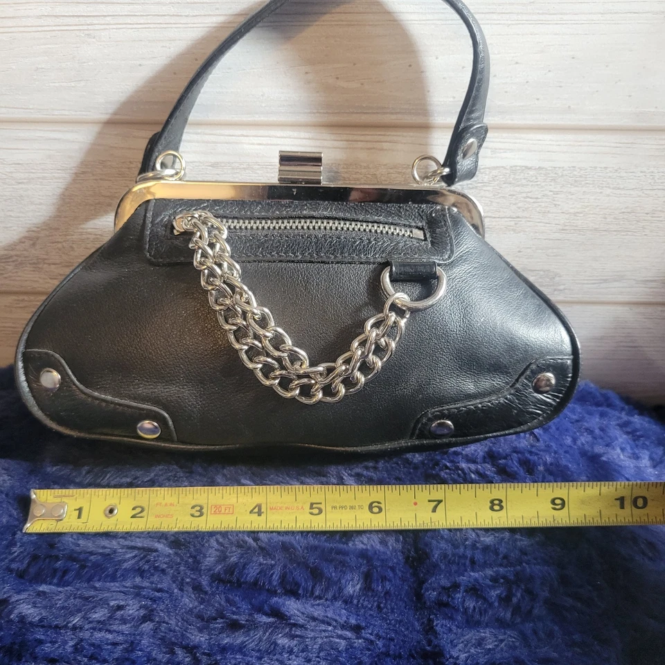 Mini bolso de mano Wilsons Leather Máxima negro con correa de cadena Foto 3 de 4