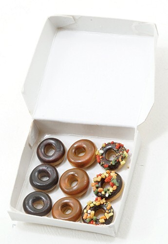 Dollhouse Miniatures Maßstab 1:12 Donuts in weißer Box #IM65482 - Bild 1 von 1