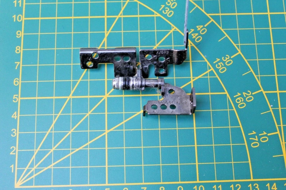 HP G62 - Charniere d'ecran droite / right screen hinge - NFBAX60140103DZD - Photo 2/2