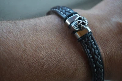 77312.3 - 70 % SUPERBE BRACELET CUIR AVEC CRANE ACIER GOTHIQUE 21CM - Photo 1/4