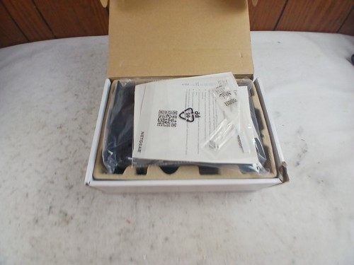 NETGEAR AC1750 Model C6300 WiFi Cable Modem Router - Picture 16 of 17