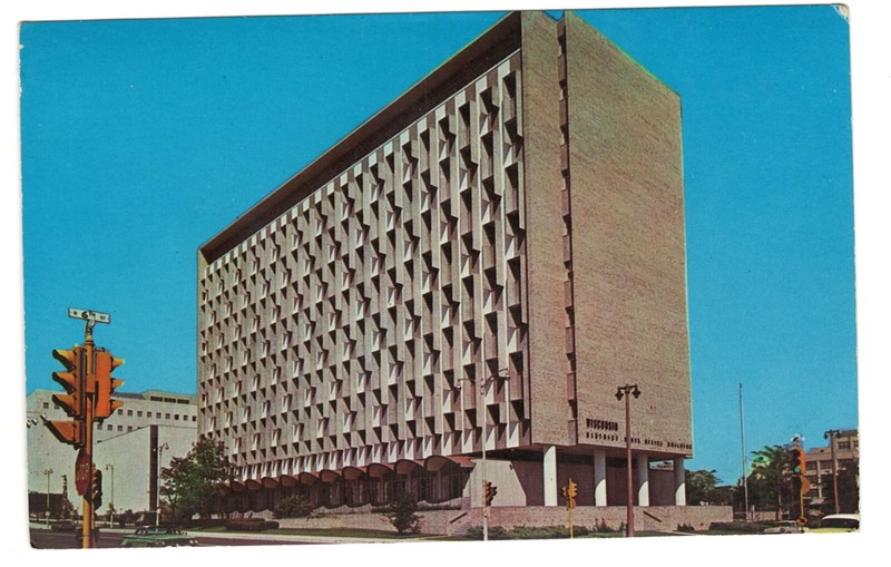 1960s Vintage Color Postcard Wisconsin State Office Building Milwaukee #1052