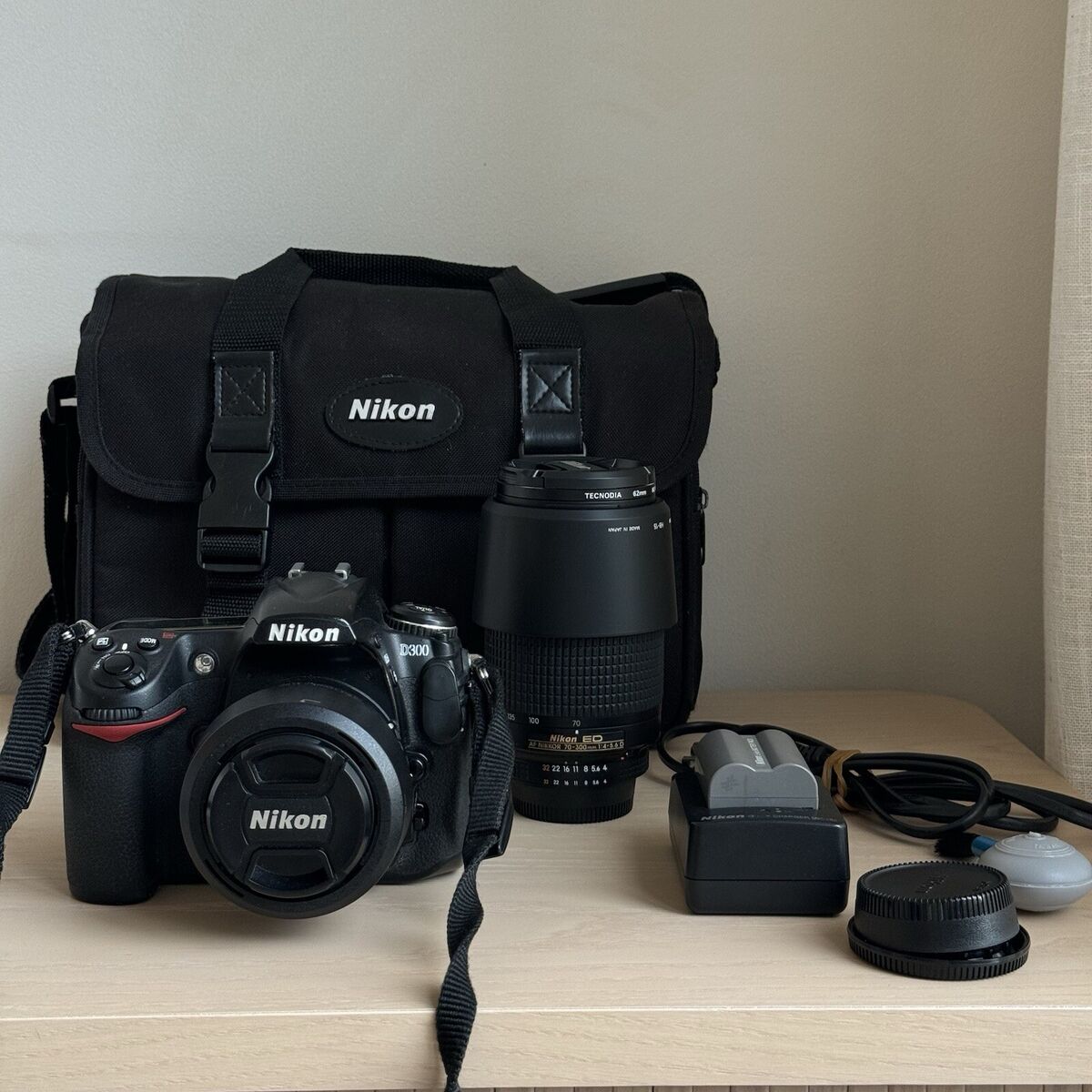 Nikon D300 Camera With 35mm And 70-300mm Lens, Charger Nikon D300 Camera With 35mm And 70-300mm Lens, Charger