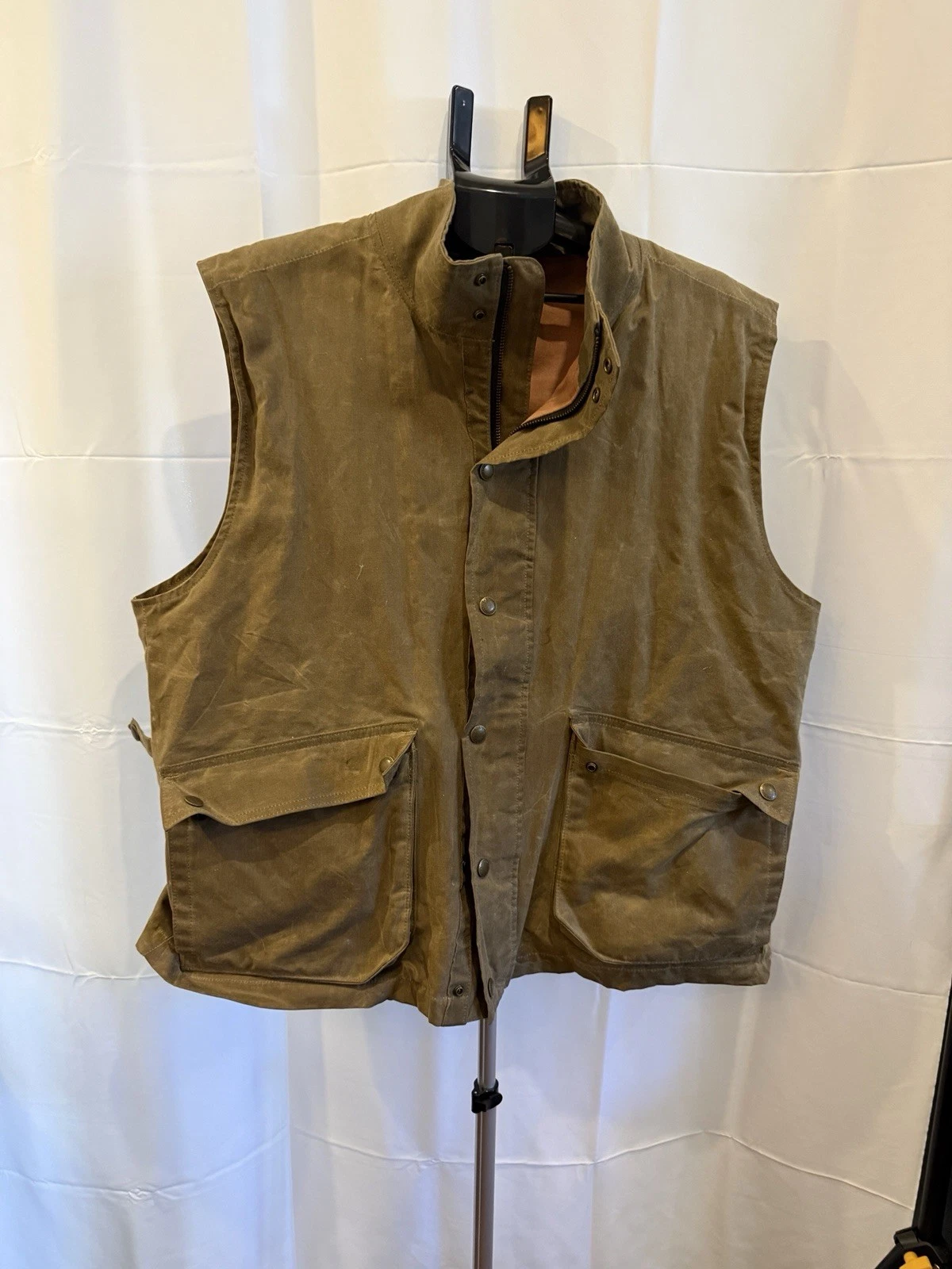 Men’s Tom Beckbe Kinsman Wax Cotton Canvas Vest XL - product detail image 1