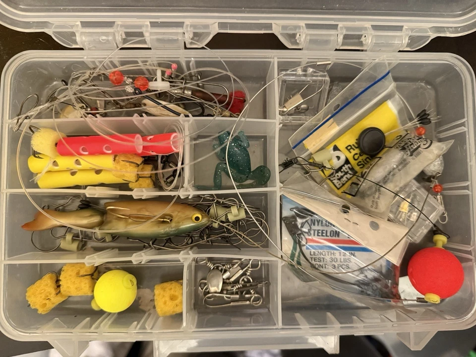 Caja de aparejos Plano 7271 vintage con surtido de aparejos nuevos y usados Foto 4 de 4