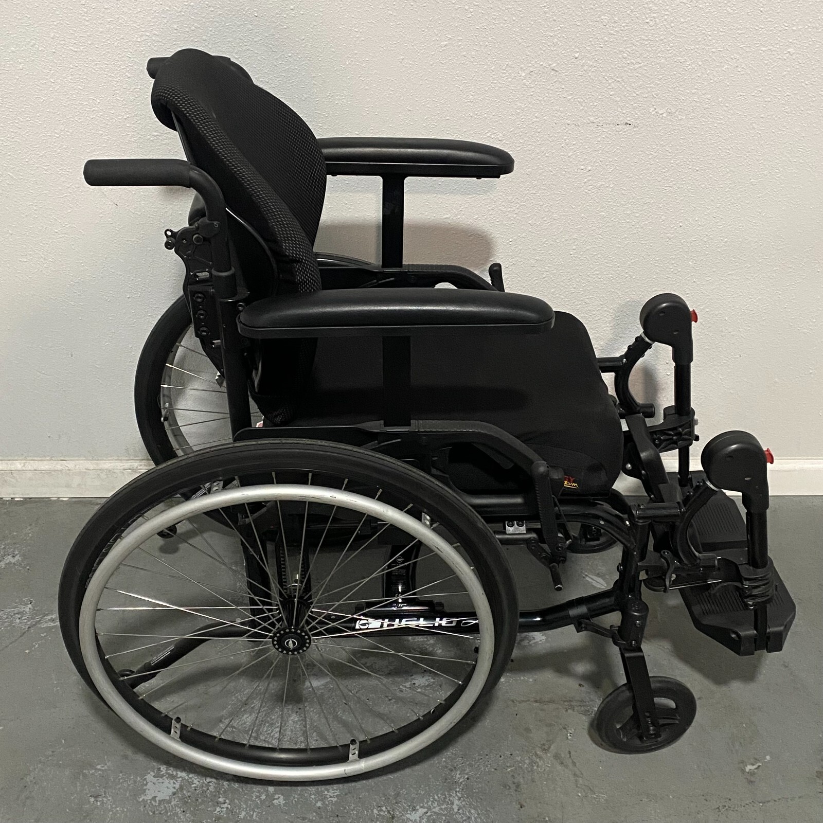 MOTION COMPOSITES HELIO A7 LIGHTWEIGHT MANUAL WHEELCHAIR WITH ELEVATING