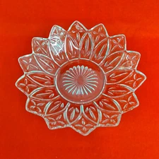 Federal Glass Flower Petal Pattern Large Plate 9" MCM Vintage Bowl