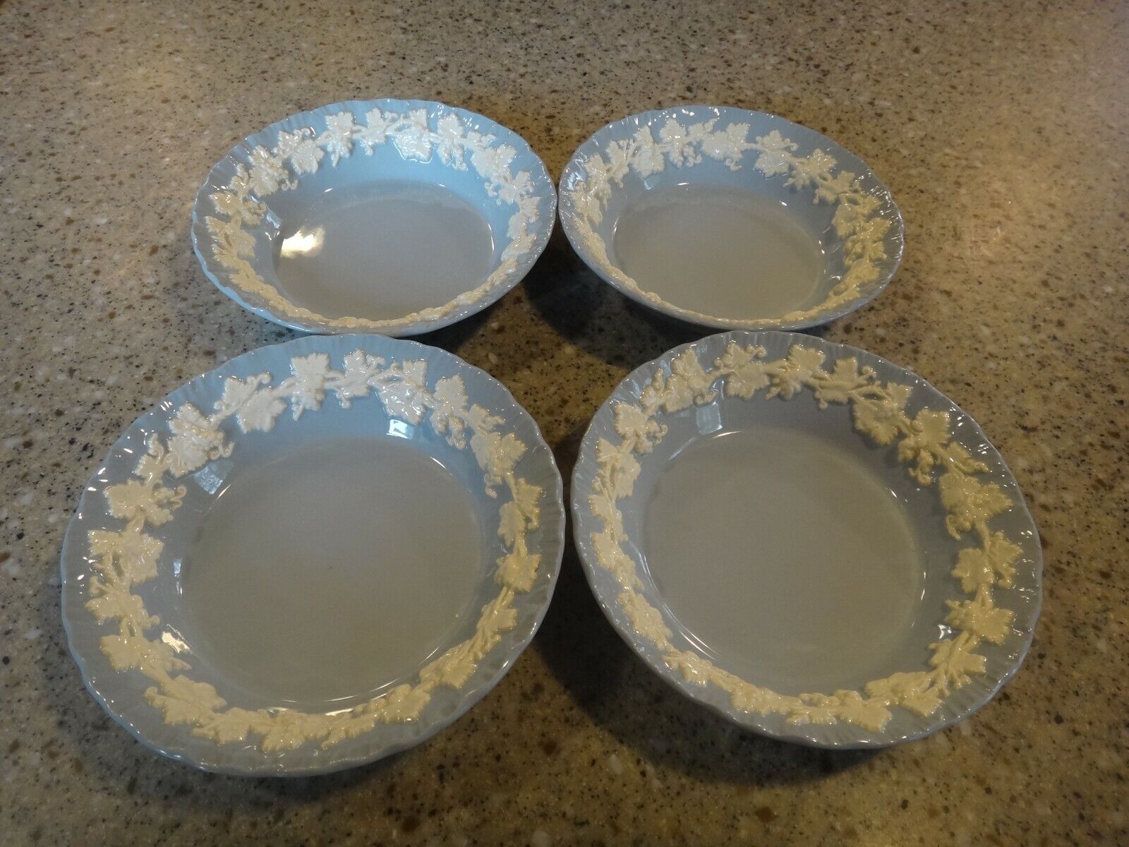 Image 1 - SET OF 4 WEDGWOOD CREAM ON LAVENDER FRUIT SAUCE BOWLS SHELL EDGE