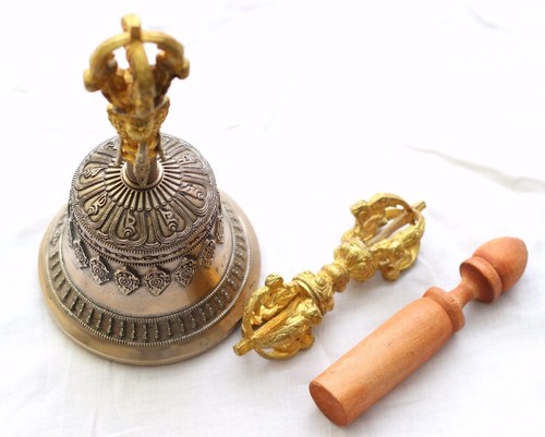 Campana di meditazione buddista tibetana 7 pollici bronzo, colpo di legno Dorje di thamelmart - Foto 2 di 8