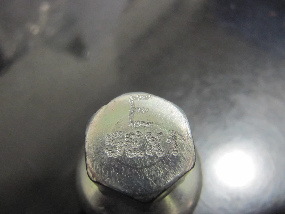 Llave tuerca rueda bloqueo citroen peugeot código 5ex1 original nueva se adapta a la mayoría de modelos Foto 2 de 4