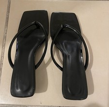BLACK KITTEN HEEL SANDALS SIZE 8 - (NEW)
