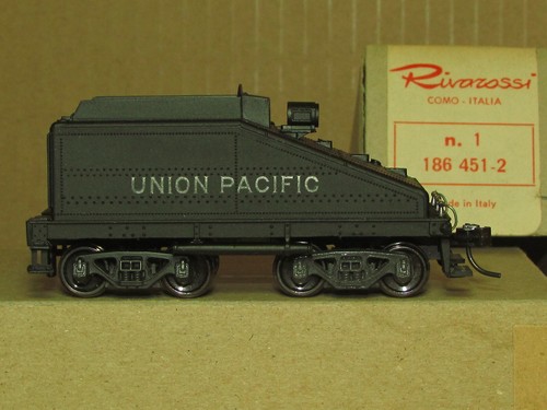 P-132-015 P133-015 186 451-2 UNION PACIFIC TENDER HO SCALE AHM & RIVAROSSI