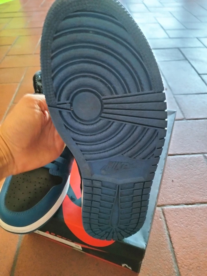 Nike Air Jordan 1 Retro High, foto 3 di 5