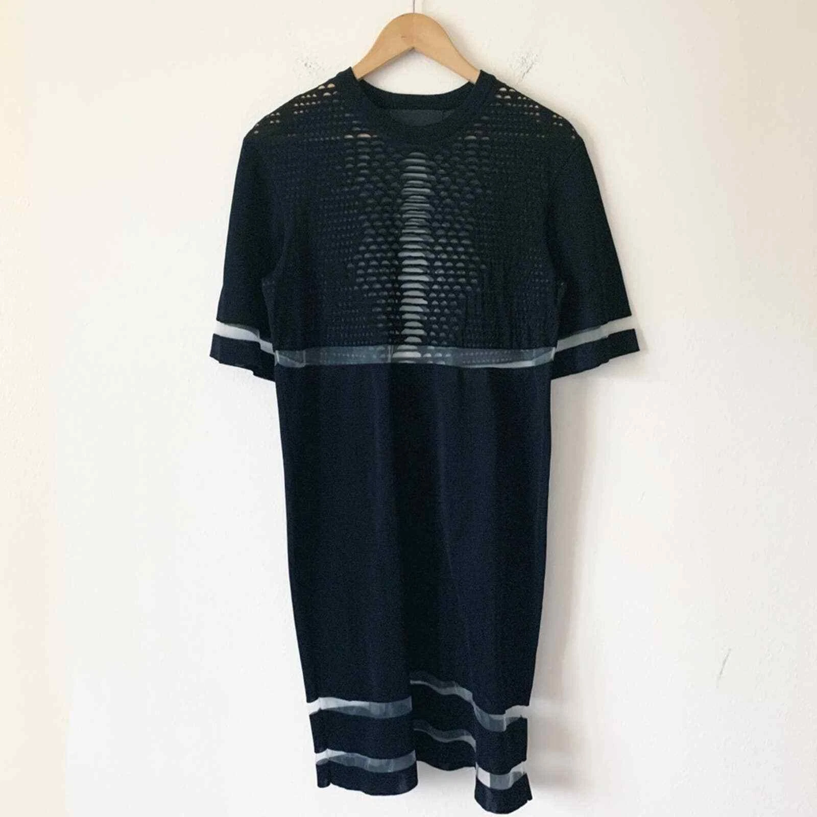 Abito a maniche corte Alexander Wang x H&M con pannello in rete trasparente forato nero
