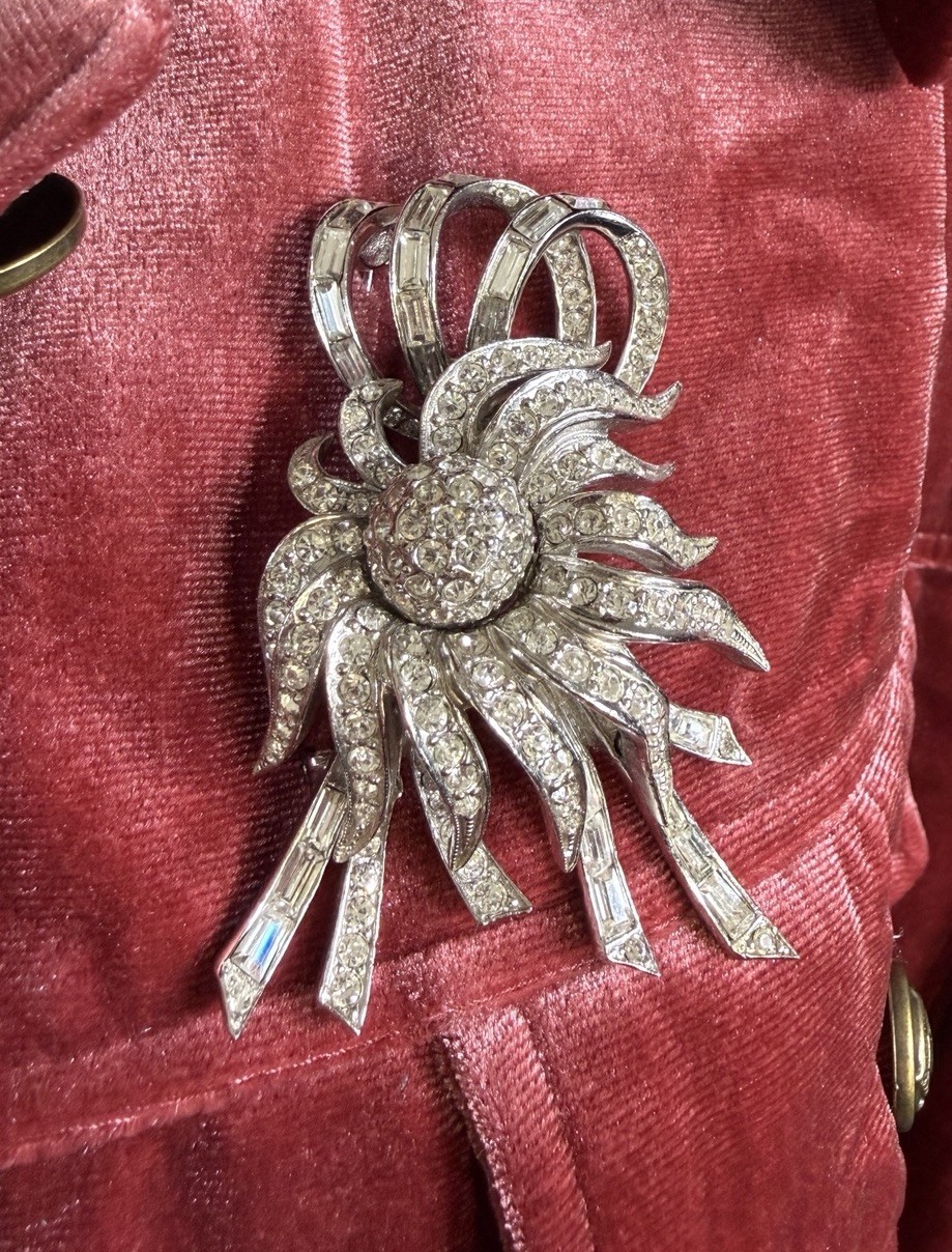 Ledo Unsigned Large Dimensional Flower Brooch, Rh… - image 9