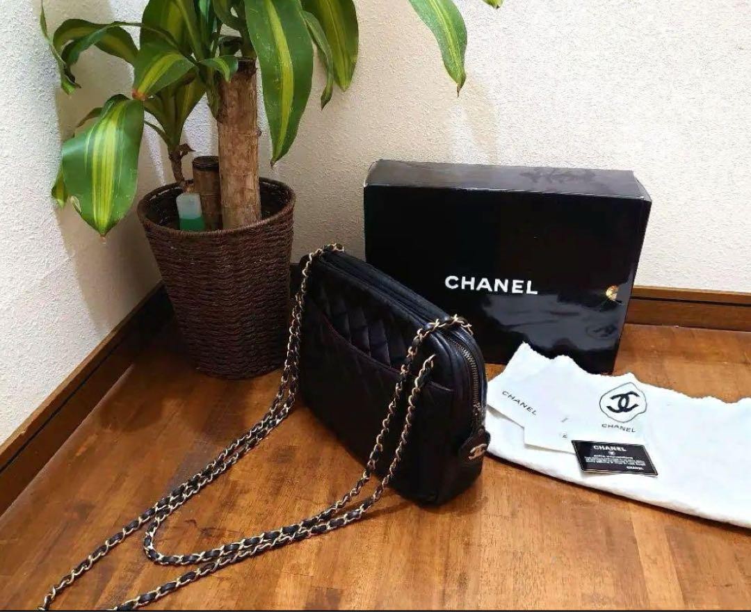 CHANEL Matelasse Double Chain Shoulder Bag Black Caviar Gold Hardware PG68RG