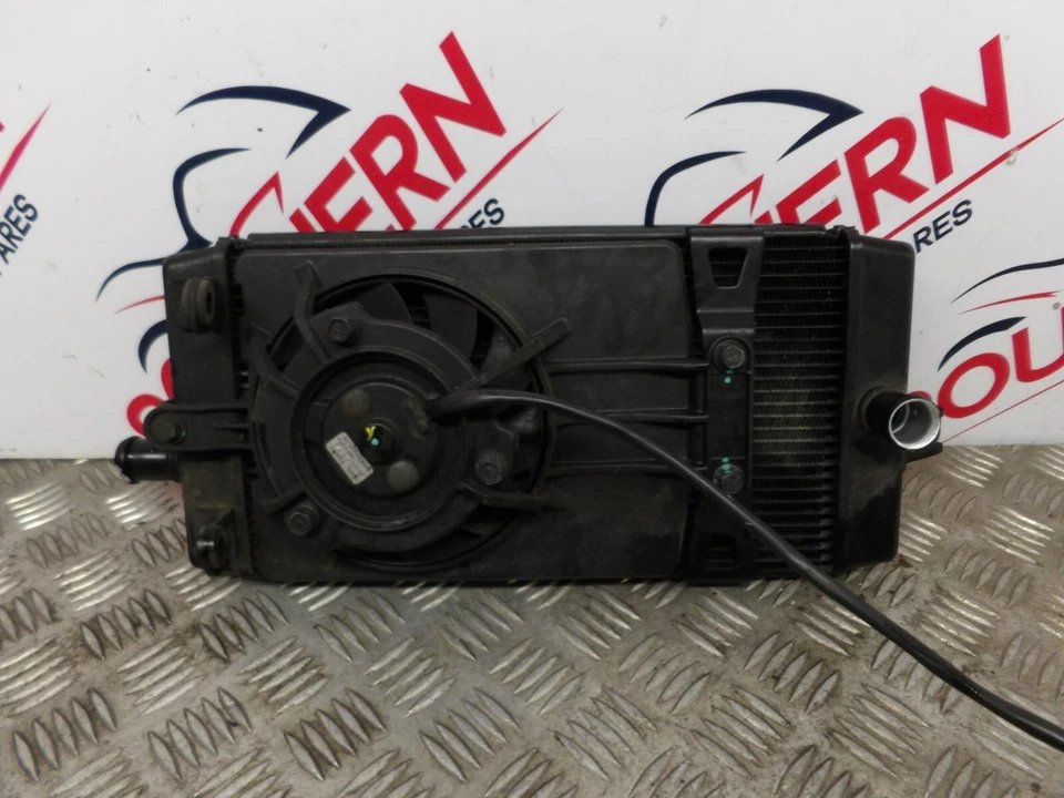 TRIUMPH STREET TWIN 900 2017 RADIATOR AND FAN - Image 4 of 4