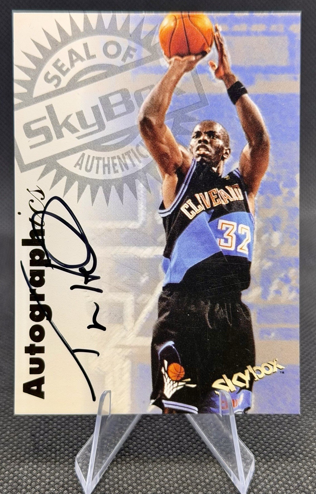 1997-98 Skybox Premium Autographics Tyrone Hill Cavaliers